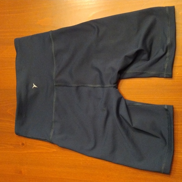 Old Navy Active Go-Dry shorts, size XS, Green - Picture 2 of 6